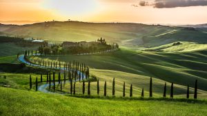 Foto di una villa immersa nelle colline della toscana