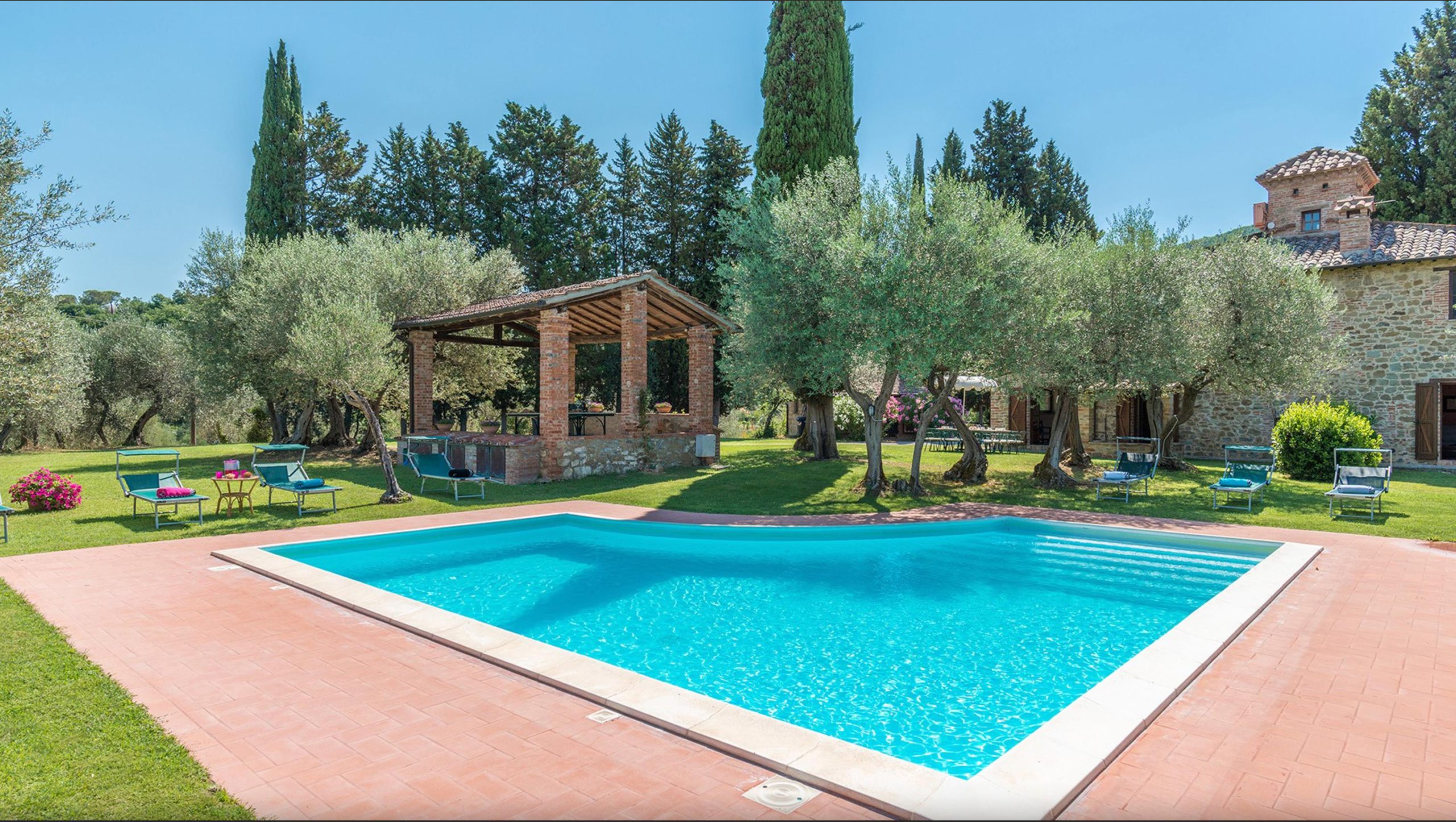 villa di pregio con piscina in Toscana
