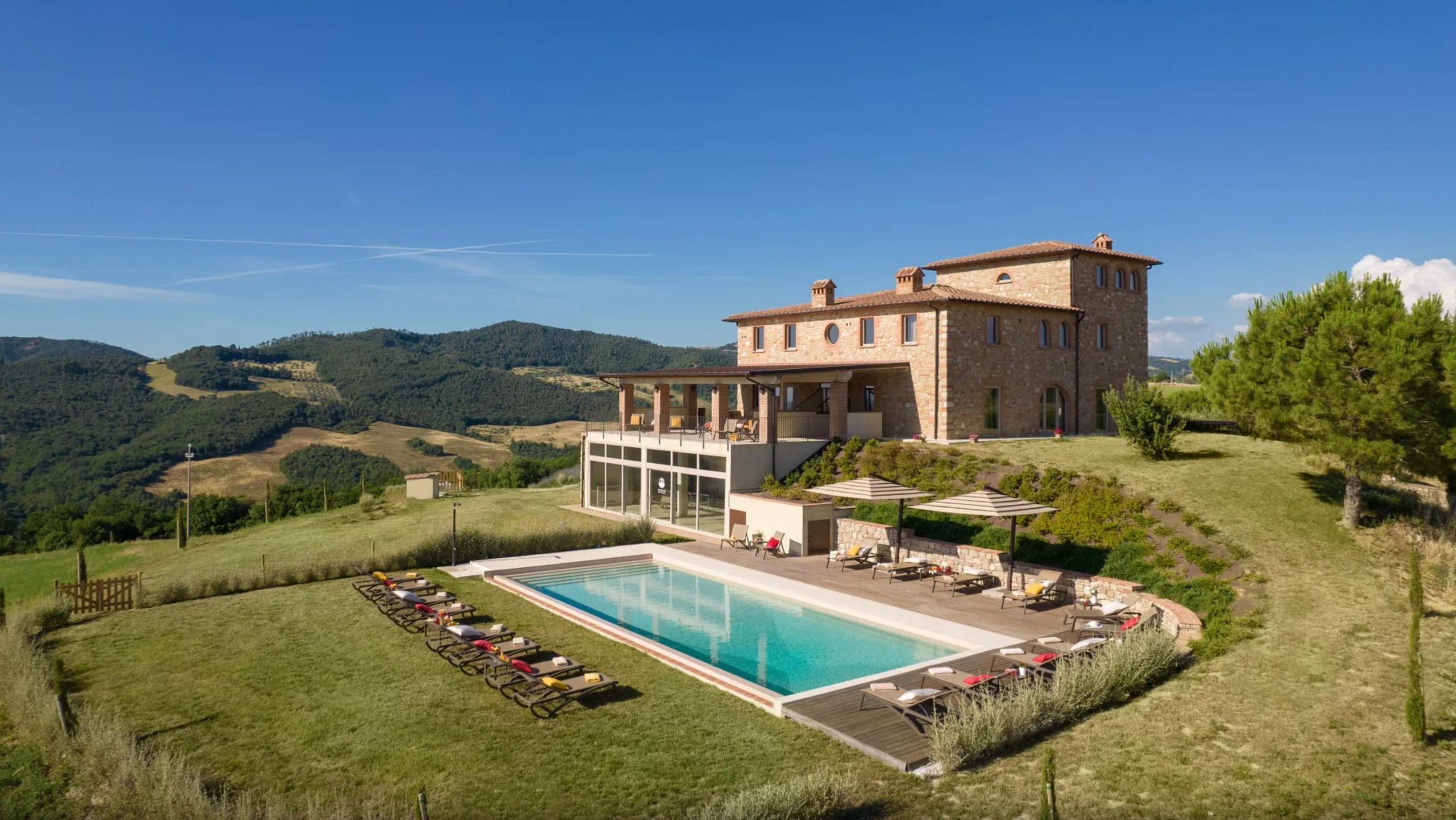 prestigious villa with pool in Tuscany