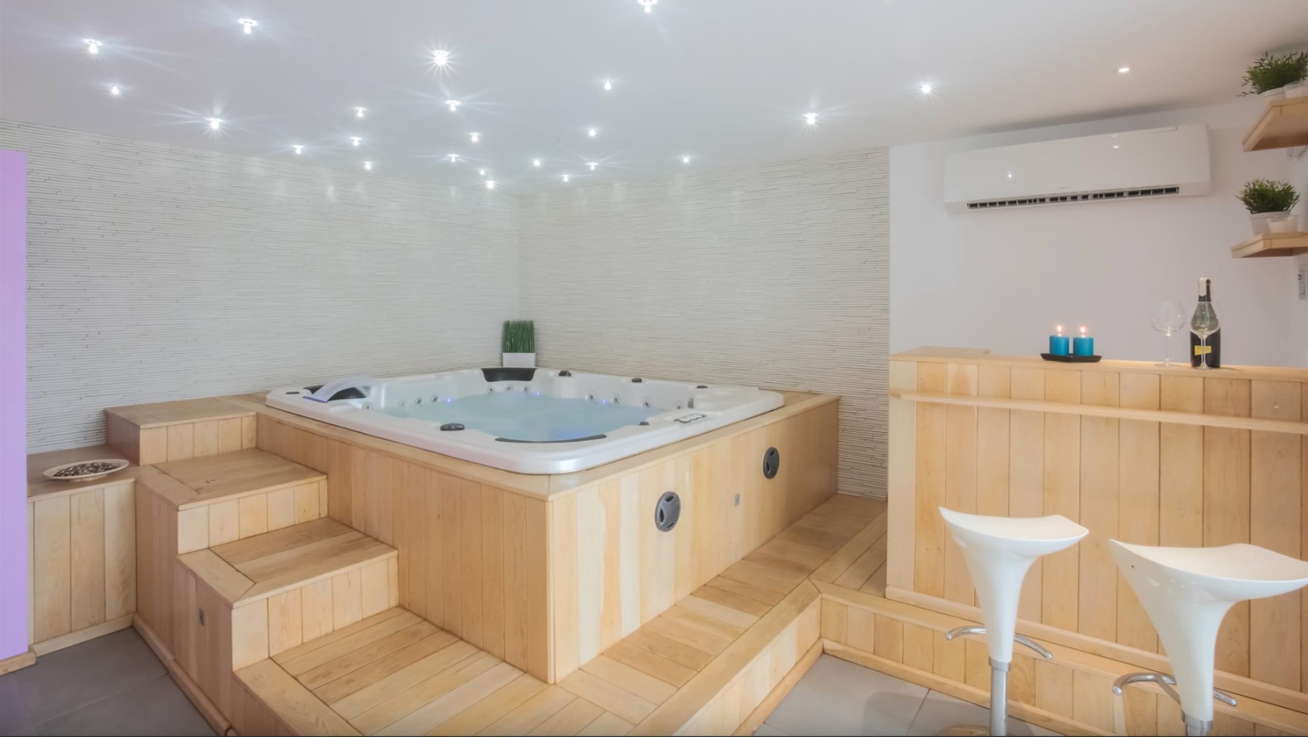 Hydromassage in pool