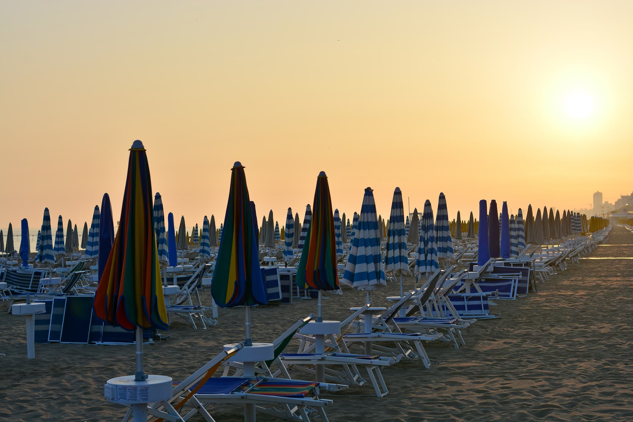 Una spiaggia italiana quasi deserta a settembre
