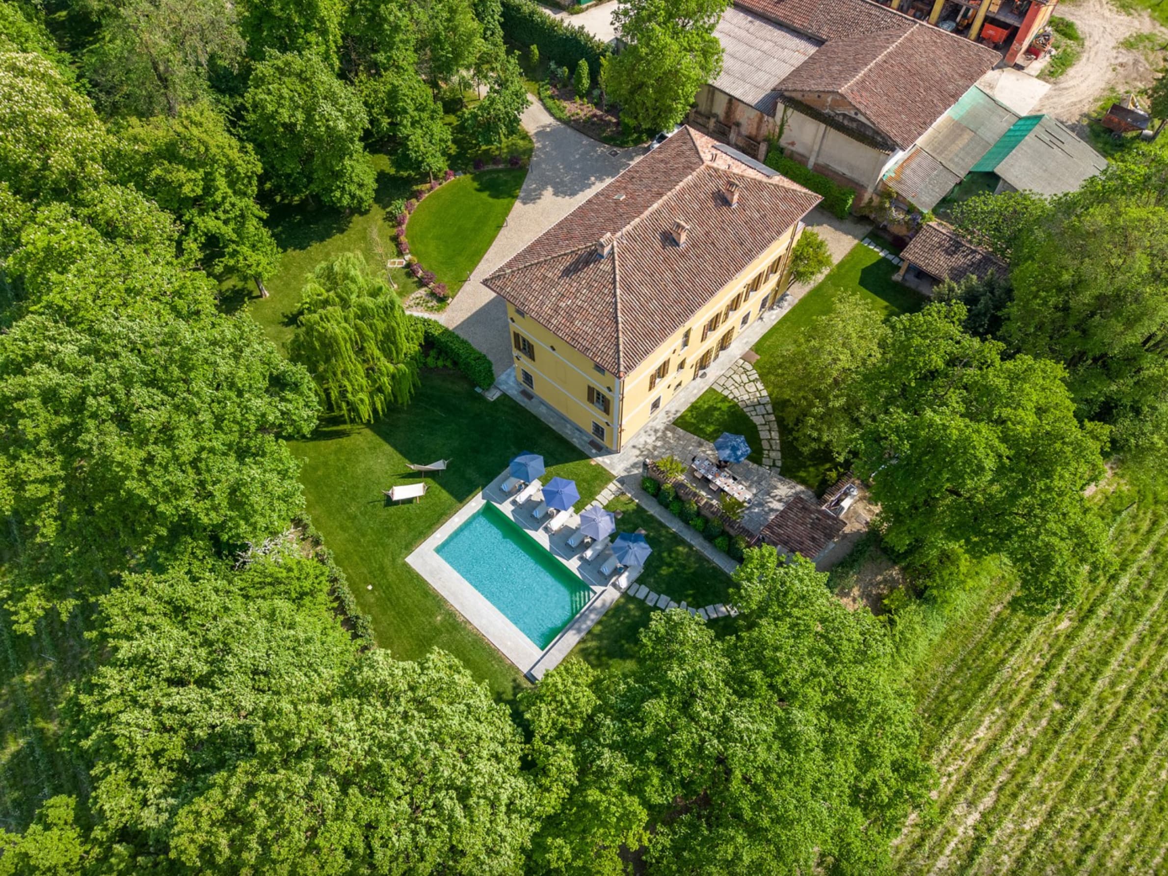 italian cottage with pool